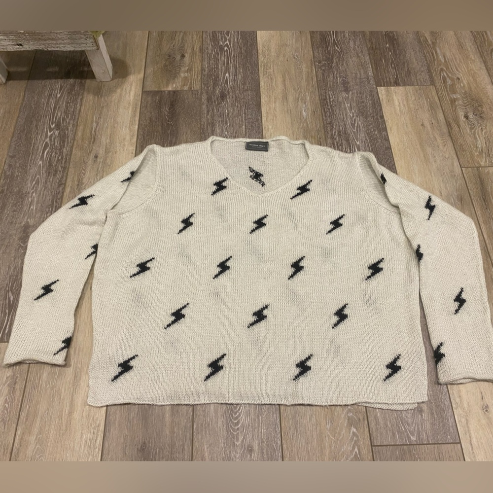 ⚡️🖤M/L Wooden Ships Lightning Bolt Sweater